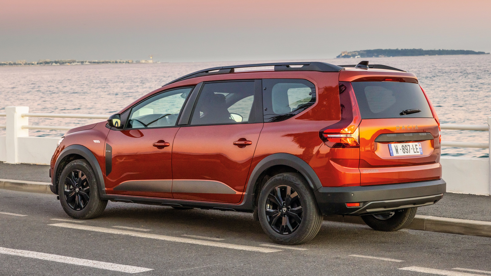 Dacia Jogger: Μοντέρνο, επταθέσιο και πραγματικά ευρύχωρο